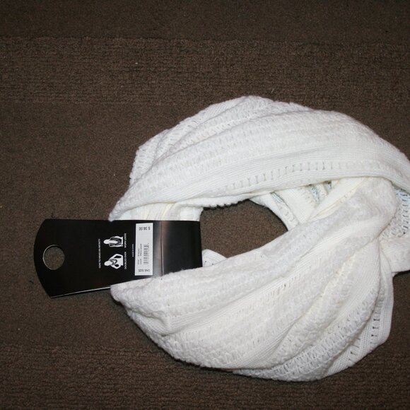 Relativity Infinity Crochet Knit Winter Scarf Color Fresh Snow /White - Picture 5 of 9